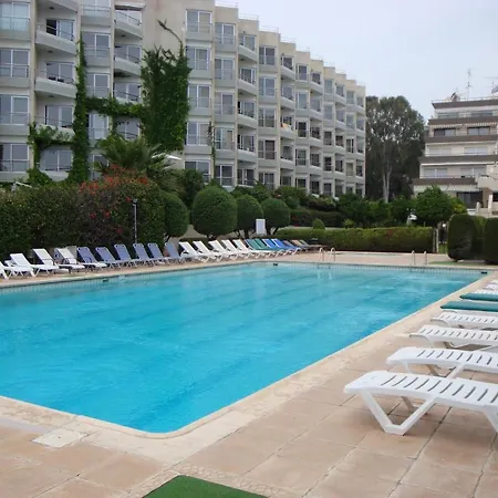 River 3* Λεμεσός